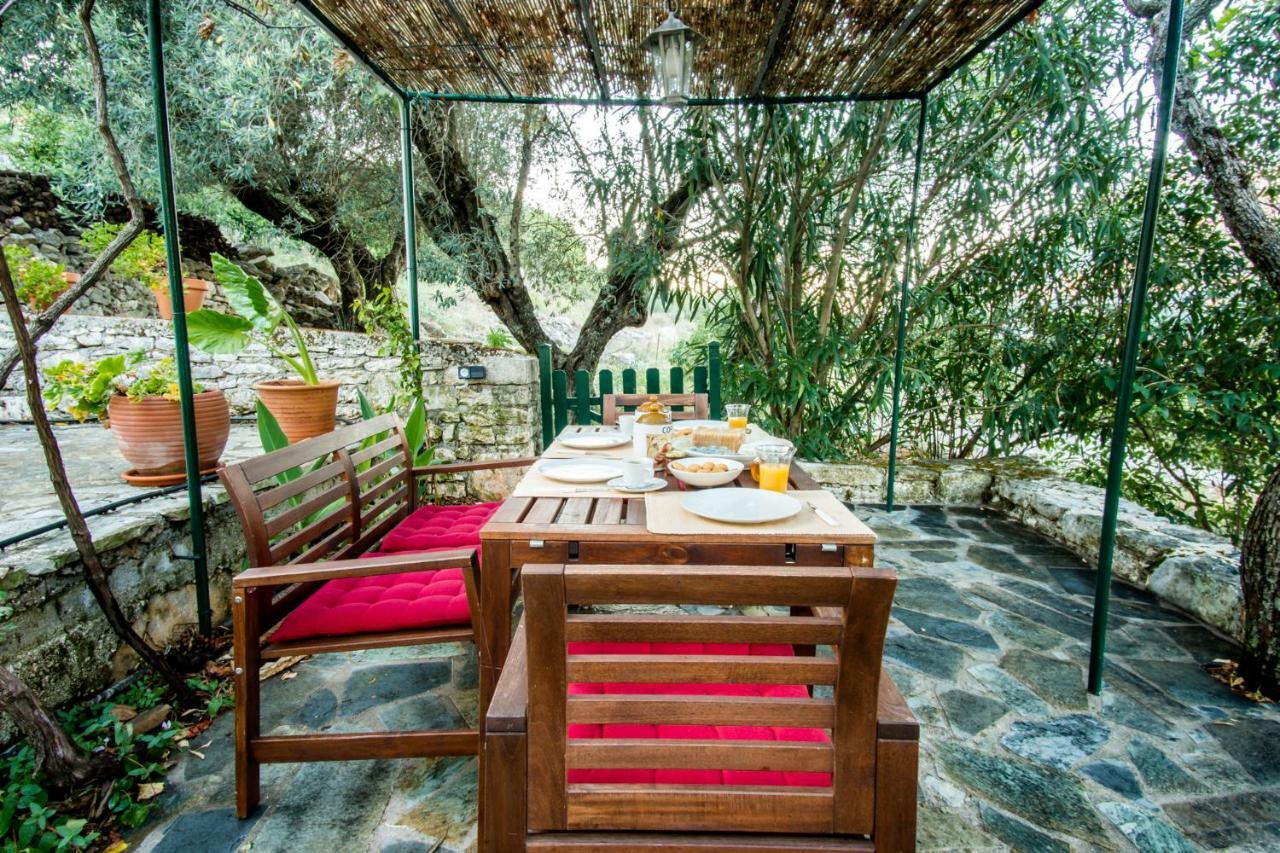 Almond Trees Cottage Divarata Exterior foto